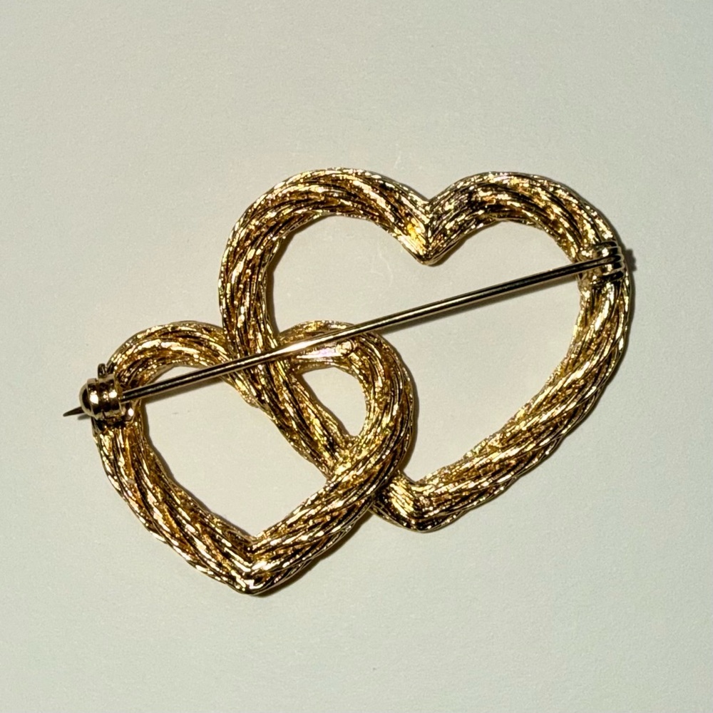 Vintage CHRISTIAN DIOR Double Heart Gold Plated Rope Design Brooch